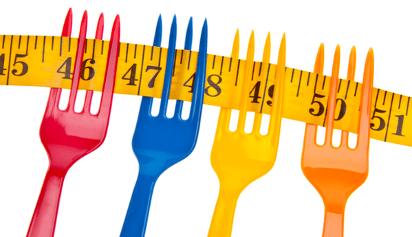 il centimetro sulle forchette simboleggia la perdita di peso nella dieta Dukan
