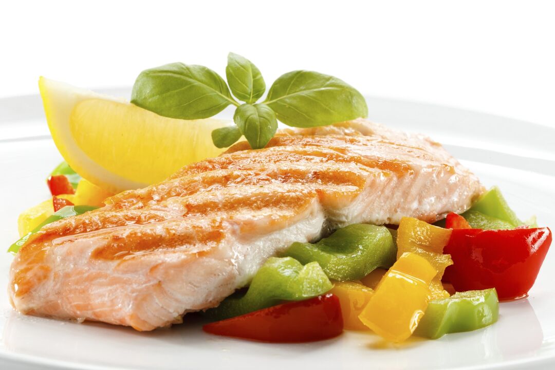 Pesce al vapore o alla griglia in una dieta iperproteica